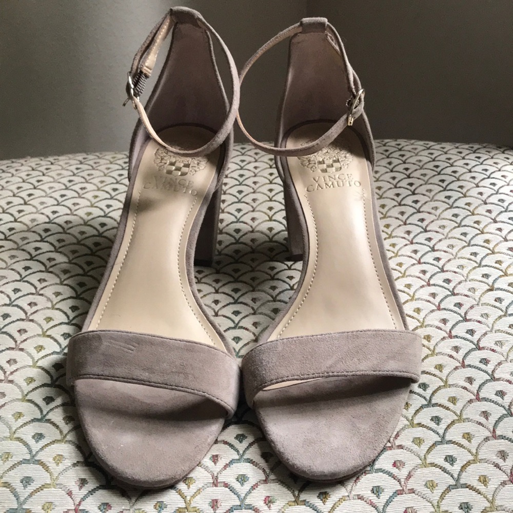 Size 7.5 | Tan Suede Vince Camuto Sandals